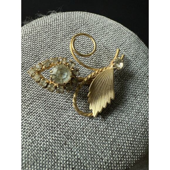 Vtg Floral Abstract Brooch Gold Tone Rhinestone Whimsy Scarf Pin Career Retro - Picture 3 of 4